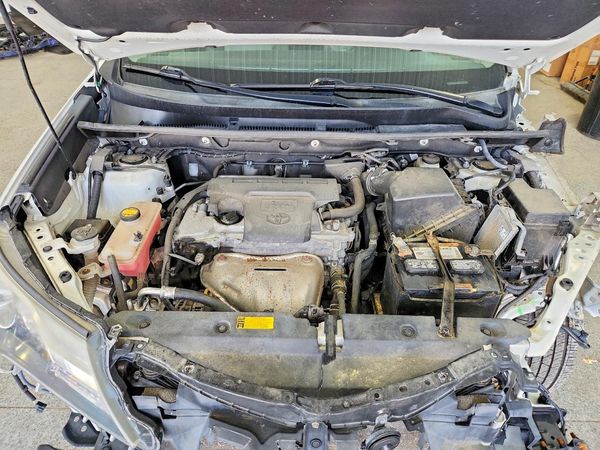 2015 TOYOTA RAV4 Limited (G Grade) — Engine bay