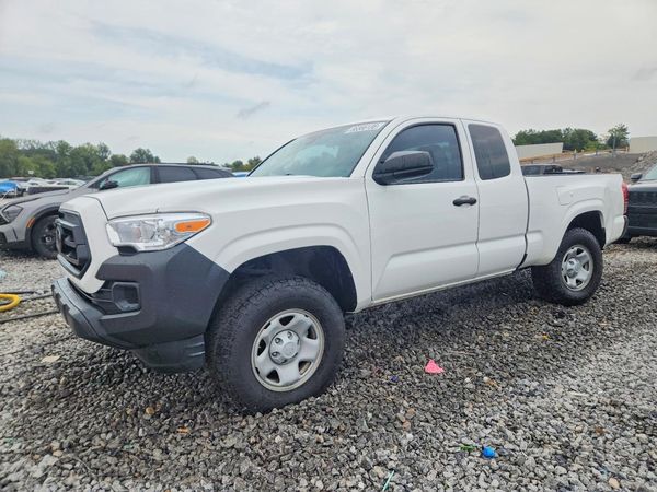 2022 TOYOTA TACOMA SR5 — Front 3/4