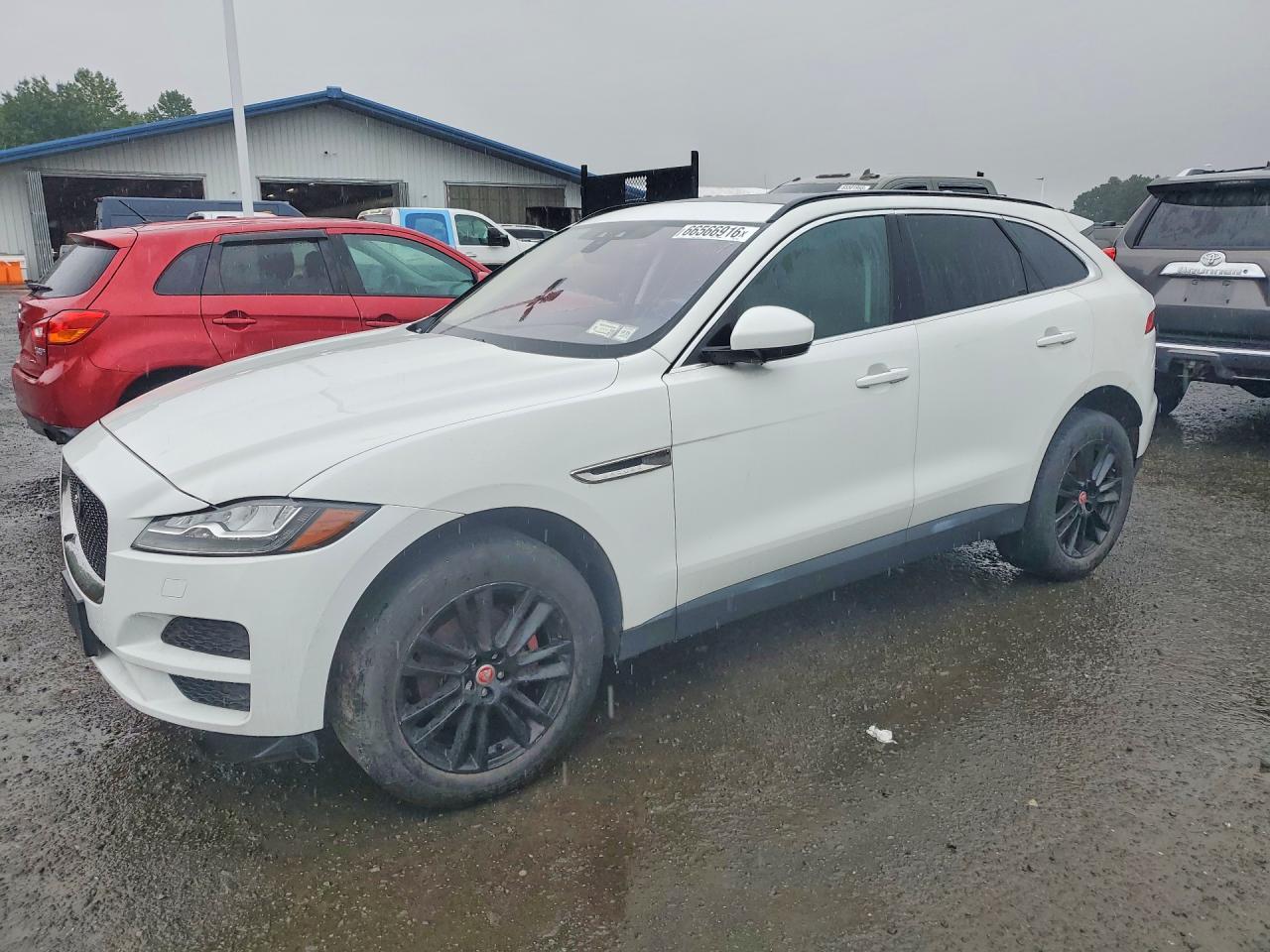 2018 JAGUAR F-PACE Standard — Front 3/4