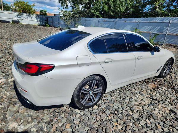 2021 BMW 530