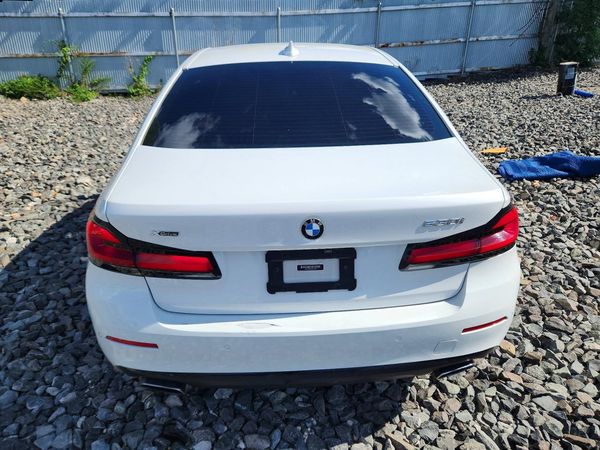 2021 BMW 530