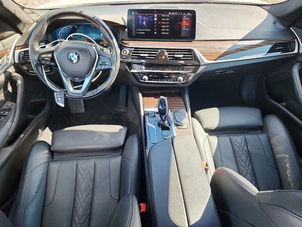 2021 BMW 530