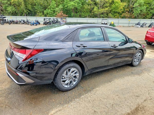 2024 HYUNDAI ELANTRA