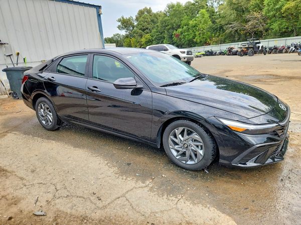 2024 HYUNDAI ELANTRA