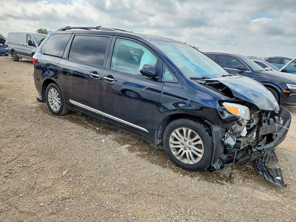 2017 TOYOTA SIENNA