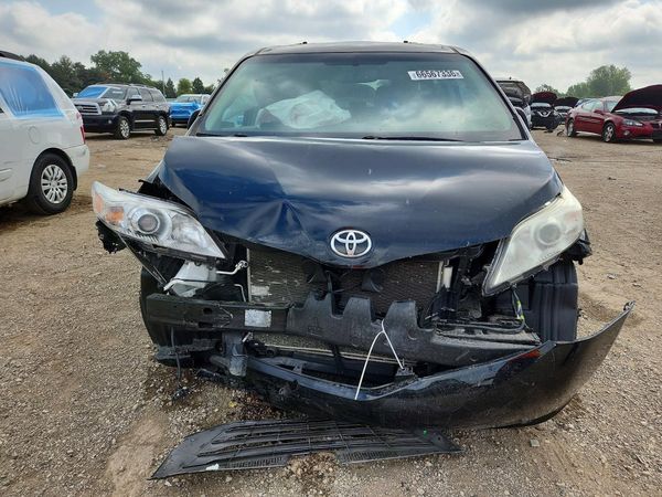 2017 TOYOTA SIENNA