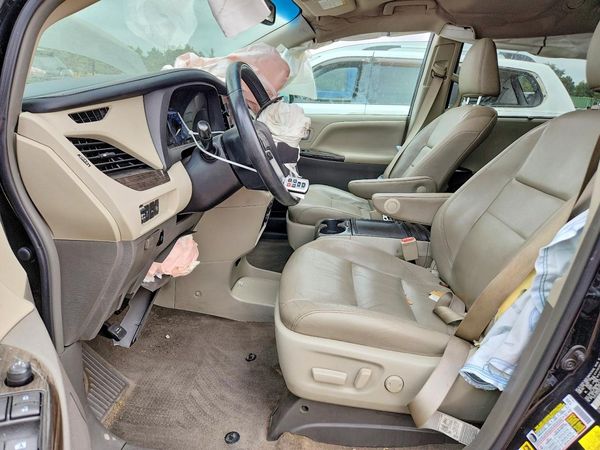 2017 TOYOTA SIENNA