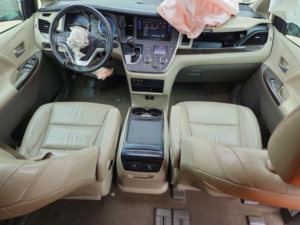 2017 TOYOTA SIENNA