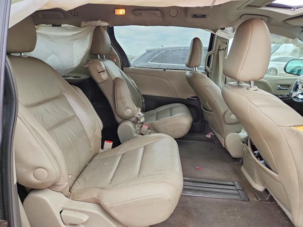 2017 TOYOTA SIENNA