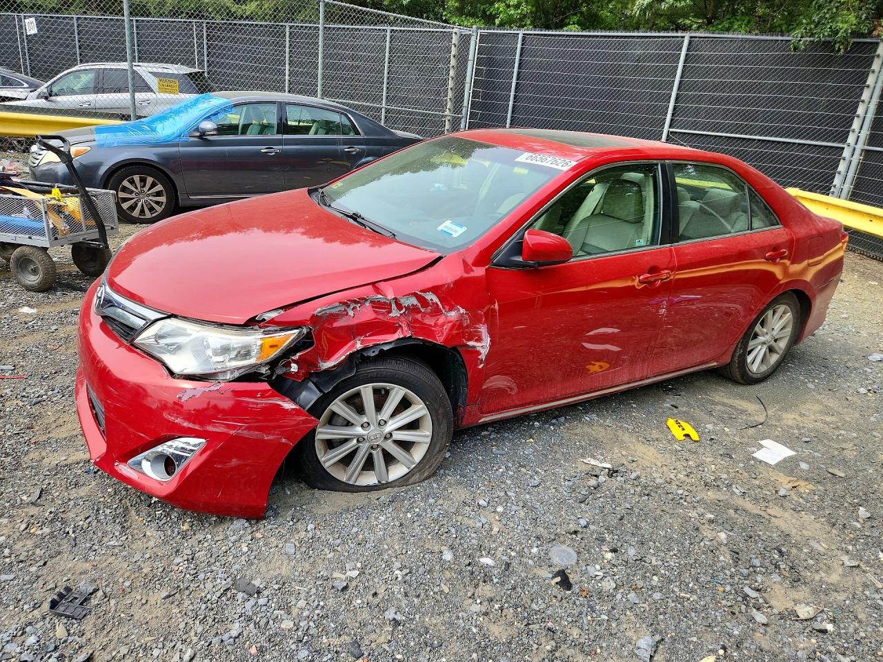 2014 TOYOTA CAMRY — Front 3/4