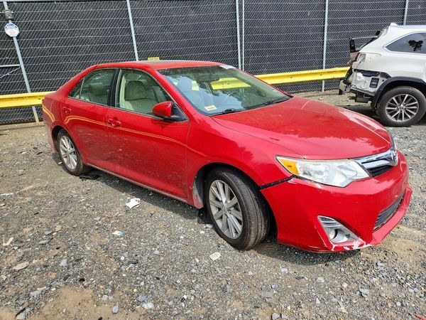 2014 TOYOTA CAMRY — Passenger 3/4