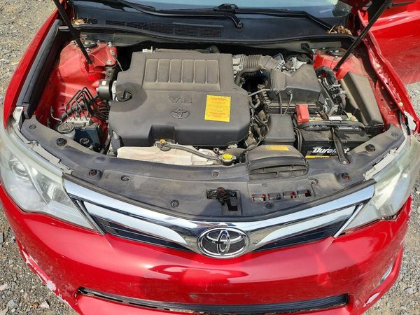 2014 TOYOTA CAMRY — Engine bay