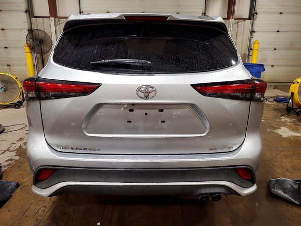 2022 TOYOTA HIGHLANDER