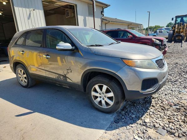 2013 KIA SORENTO Base / LX