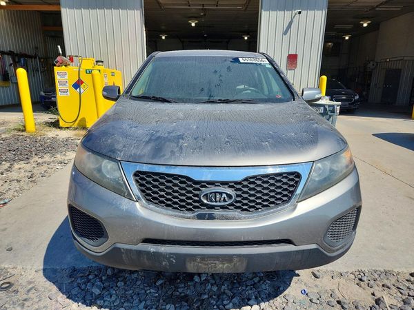2013 KIA SORENTO Base / LX