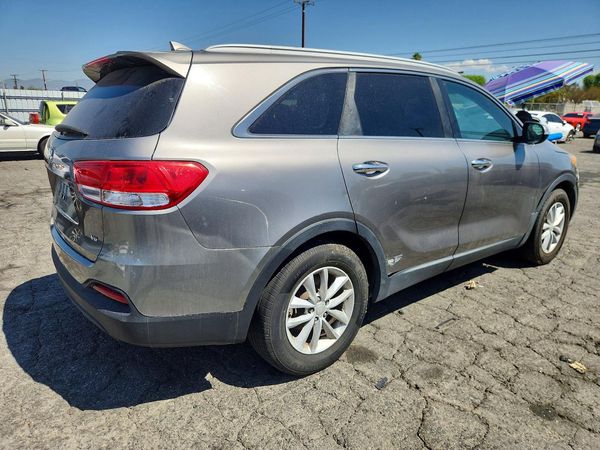 2016 KIA SORENTO L / LX
