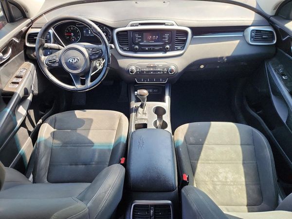 2016 KIA SORENTO L / LX