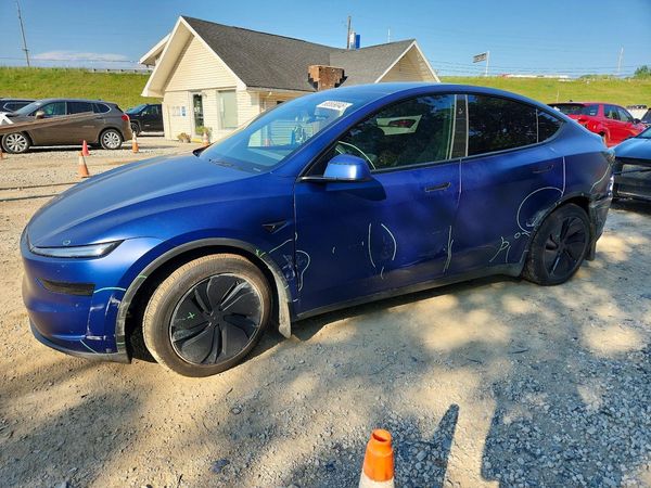 2026 TESLA MODEL Y