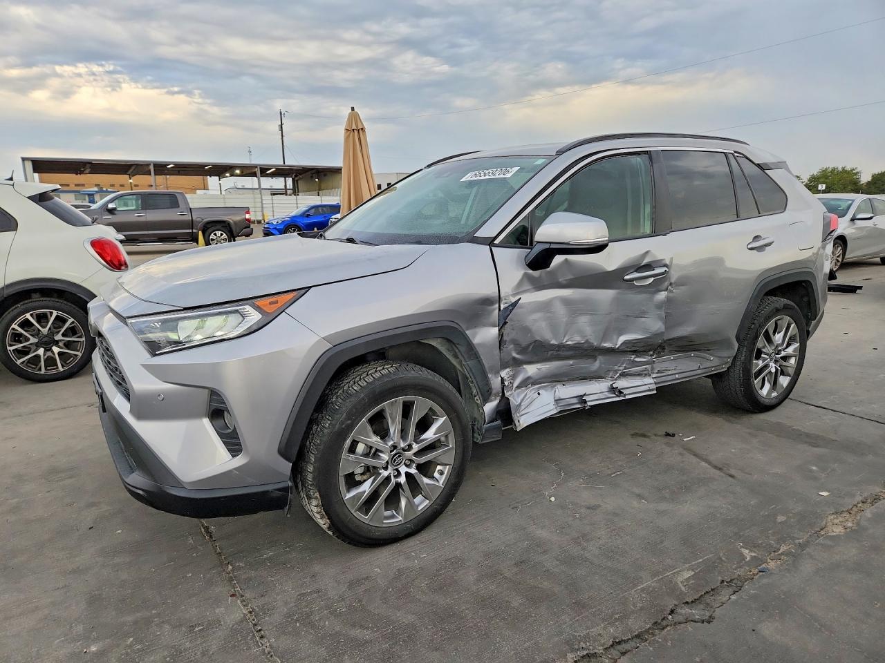 2019 TOYOTA RAV4 XLE Premium