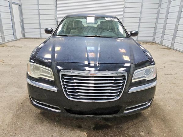 2013 CHRYSLER 300 Base/Limited