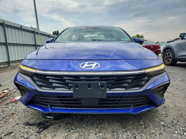 2024 HYUNDAI ELANTRA