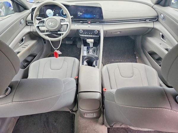 2024 HYUNDAI ELANTRA