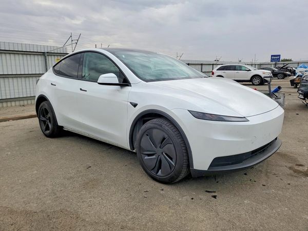 2026 TESLA MODEL Y — Passenger 3/4