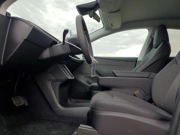 2026 TESLA MODEL Y — DENT