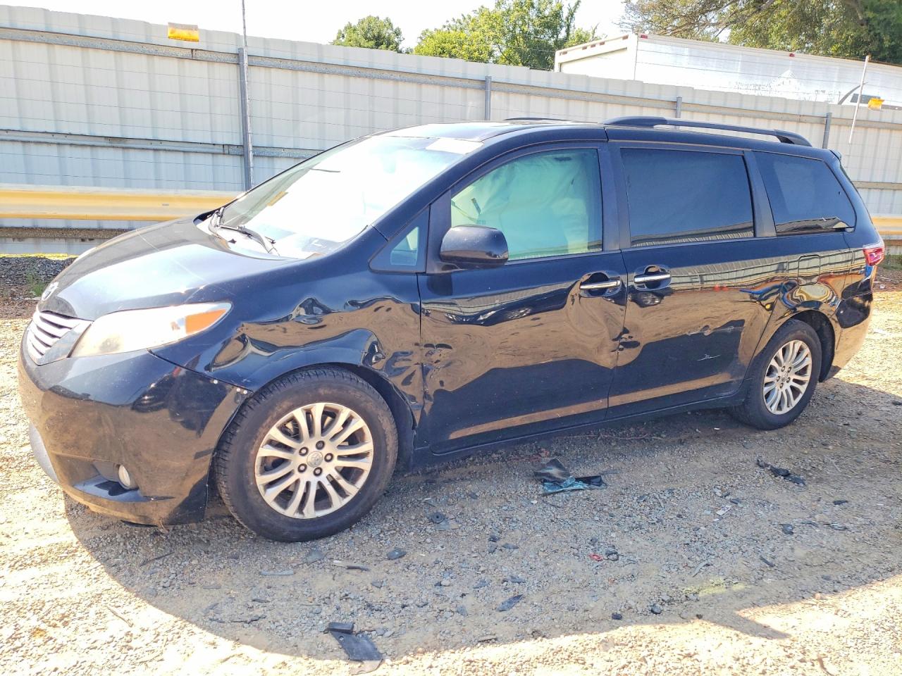 2017 TOYOTA SIENNA