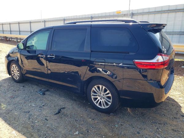2017 TOYOTA SIENNA