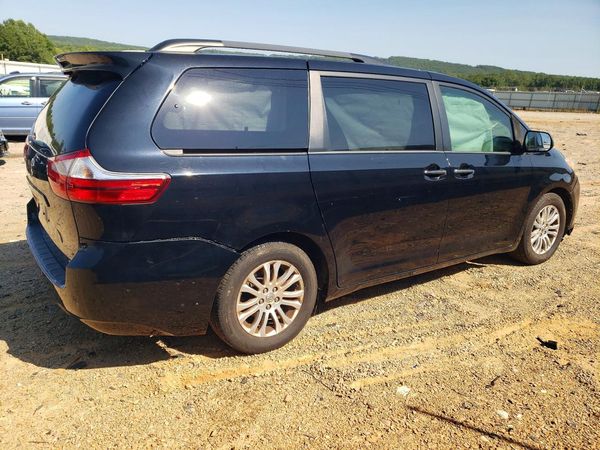 2017 TOYOTA SIENNA