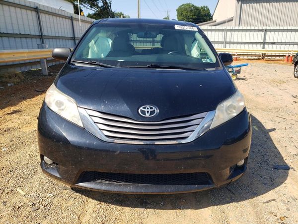 2017 TOYOTA SIENNA