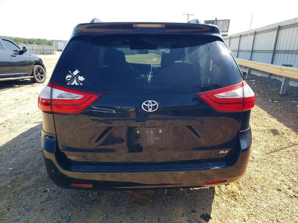 2017 TOYOTA SIENNA