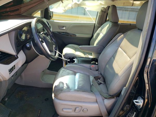 2017 TOYOTA SIENNA