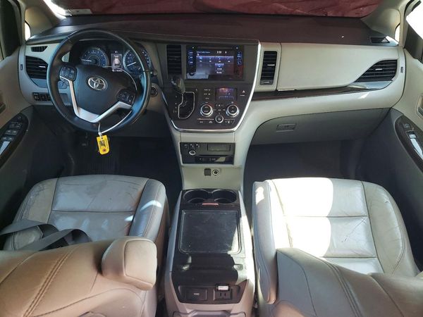 2017 TOYOTA SIENNA