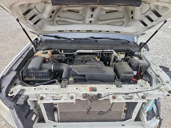 2017 CHEVROLET COLORADO LT — Engine bay
