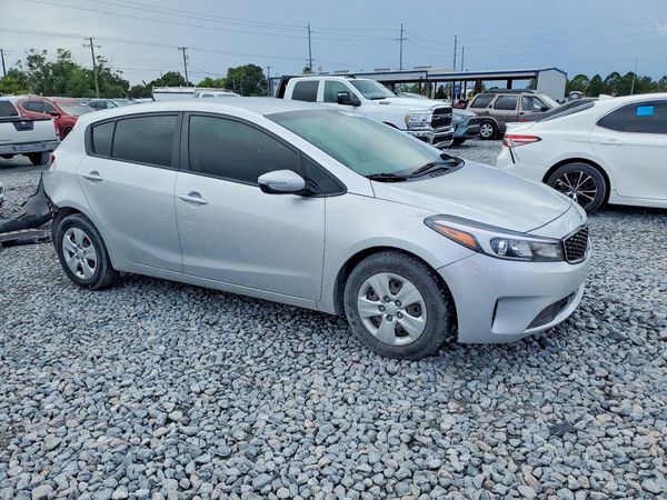 2017 KIA FORTE5 LX