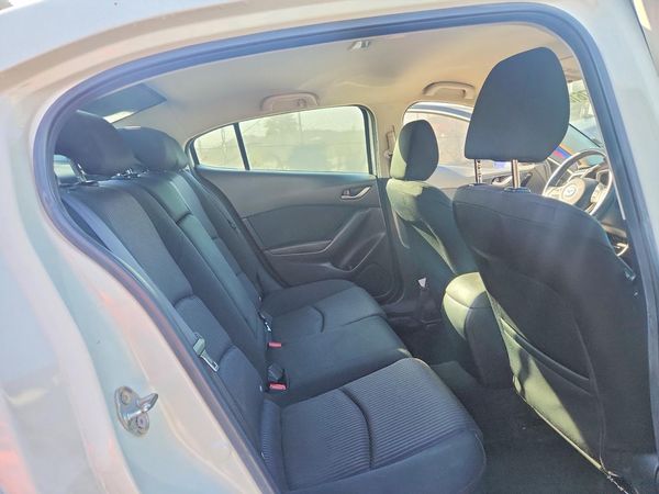2015 MAZDA 3 Touring/GS
