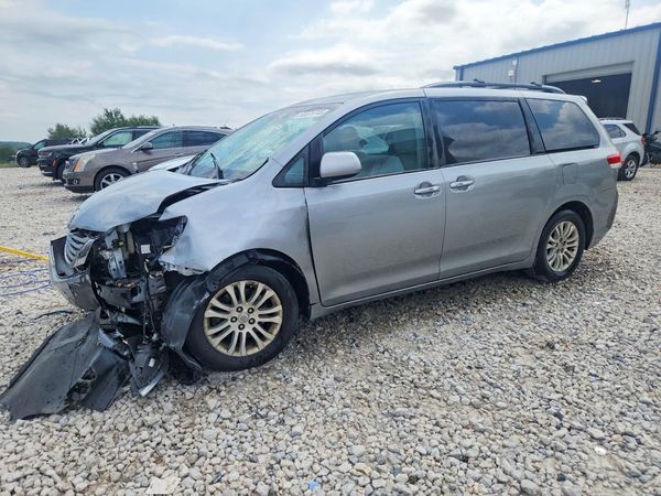 2014 TOYOTA SIENNA