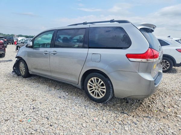 2014 TOYOTA SIENNA