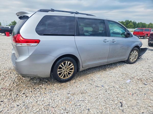 2014 TOYOTA SIENNA
