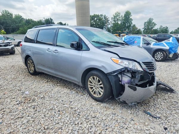 2014 TOYOTA SIENNA