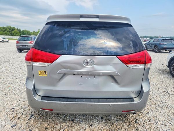 2014 TOYOTA SIENNA