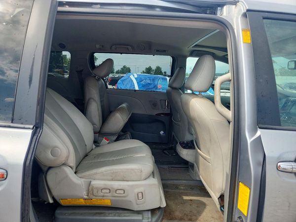 2014 TOYOTA SIENNA
