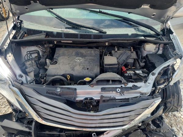 2014 TOYOTA SIENNA