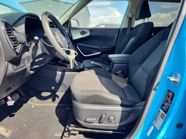 2023 KIA SOUL LX, S