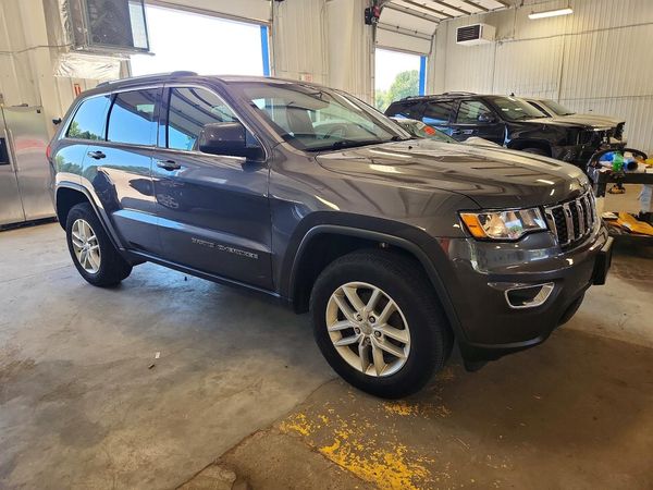2018 JEEP GRAND CHEROKEE Laredo — Passenger 3/4