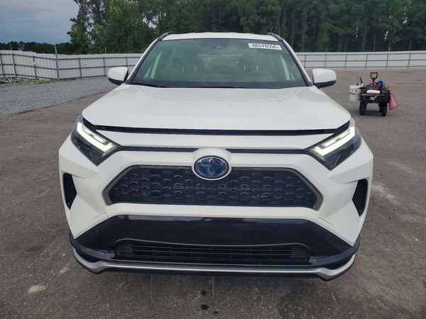 2024 TOYOTA RAV4 SE