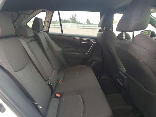 2024 TOYOTA RAV4 SE