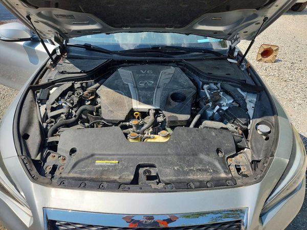 2017 INFINITI Q50 — Engine bay